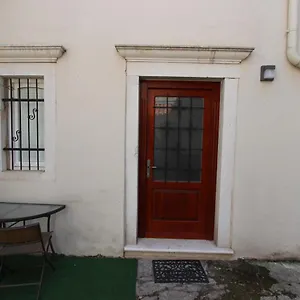 central-apartments.hotelinzadar.com/