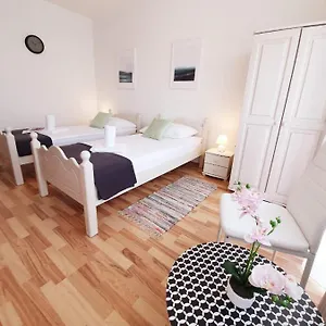 roko-kastela.hotels-in-trogir.com/